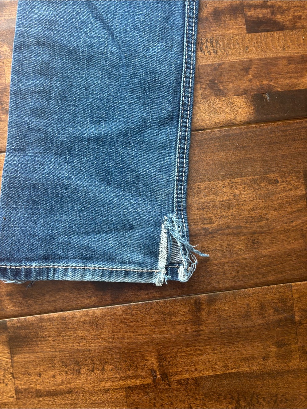 Ariat Men’s Medium Blue Flare Jeans - Picture 6 of 8